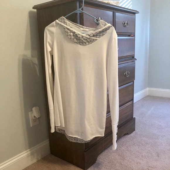 Mon Ami USA Tops - 🛍Mon Ami USA Hooded Long Sleeved T-Shirt Size M🛍